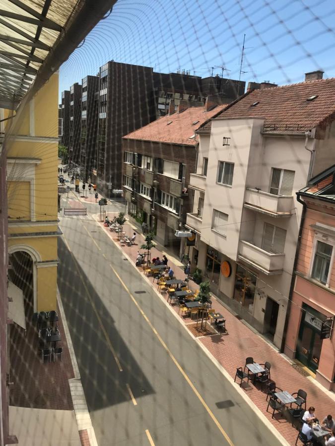 Апартаменты Dom Square-Centrum-Free Parking Сегед Экстерьер фото