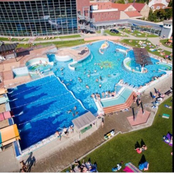 Апартаменты Dom Square-Centrum-Free Parking Сегед Экстерьер фото