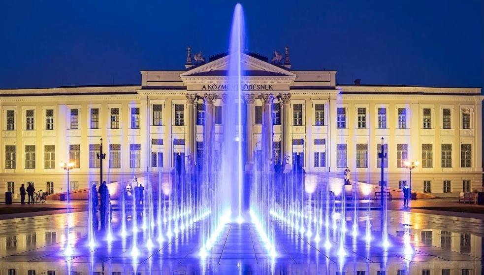 Апартаменты Dom Square-Centrum-Free Parking Сегед Экстерьер фото